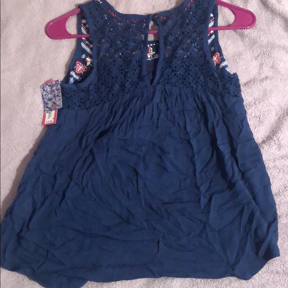 Top - Picture 2 of 2